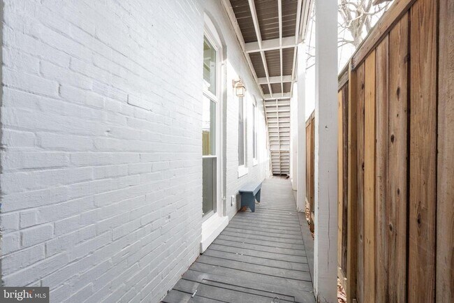 Building Photo - 515 N Columbus St