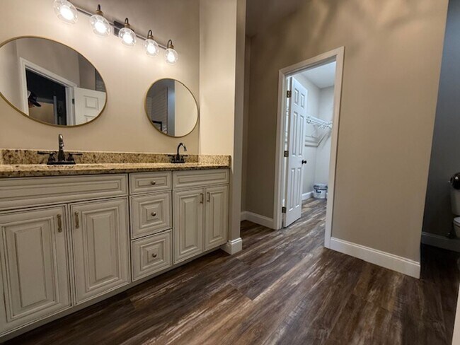 Building Photo - Effortless Comfort with a Touch of Luxury