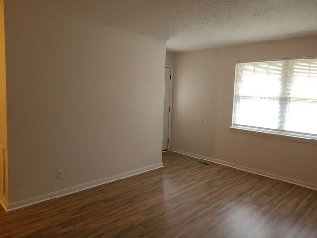 Building Photo - Available in Red Bank! 2 Bedroom 1 Bathroom with Covered Porch!