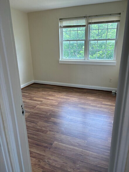 Building Photo - 821 Bonaparte Ave