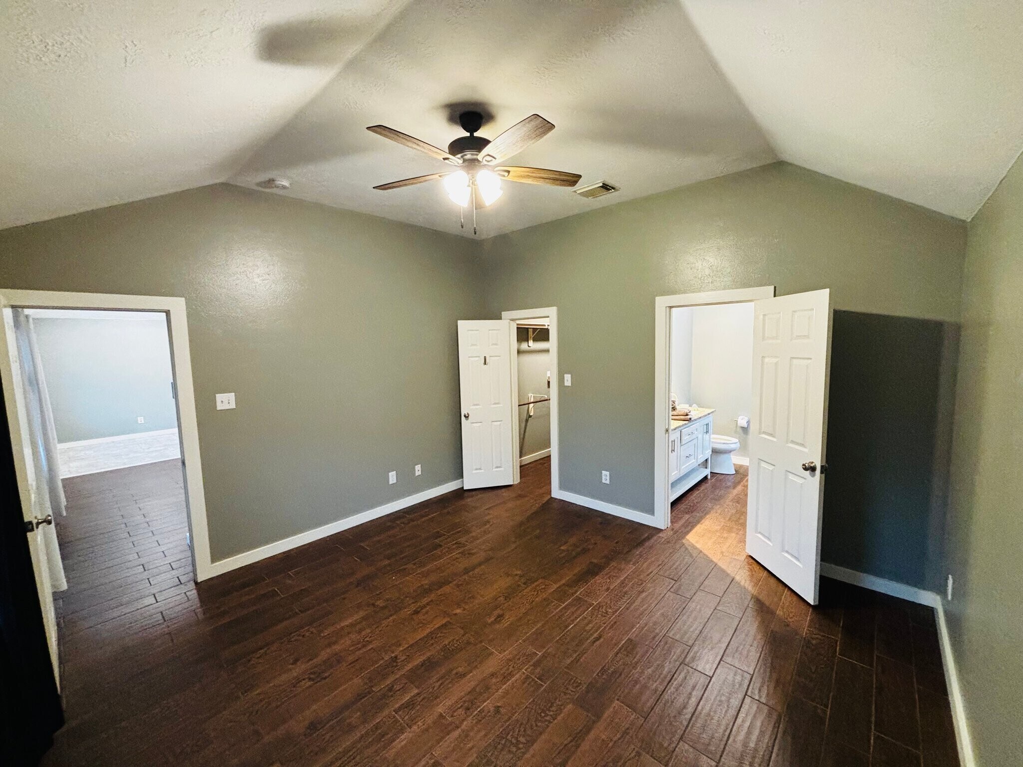 Building Photo - 4623 Village Park Dr