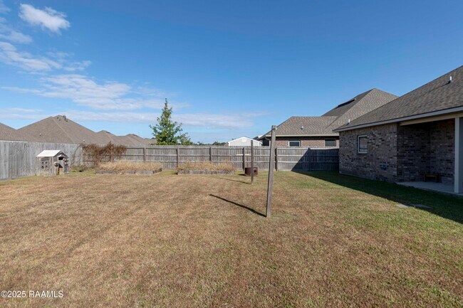 Building Photo - 135 Maddox Jude Dr