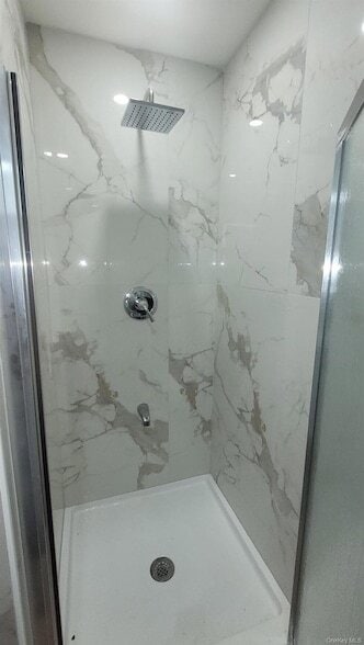 Building Photo - 8 Dee Pl