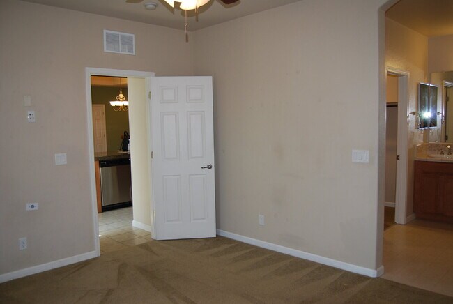 Building Photo - 2 Bedroom, 2 Bathroom Townhome in Damonte Ranch