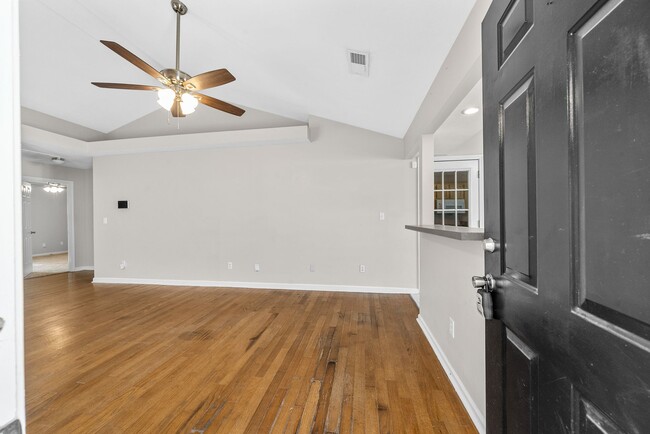 Building Photo - 529 Southwind Dr