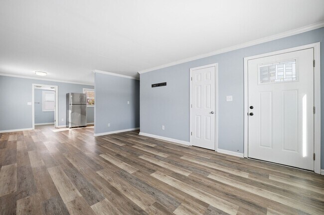 Building Photo - 723 Woodfin Rd