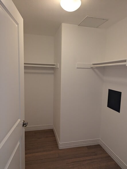 Building Photo - 7100 Playa Vista Dr