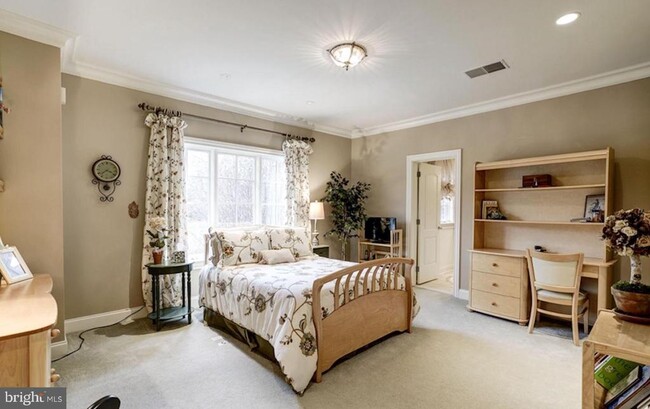 Building Photo - 7841 Montvale Way