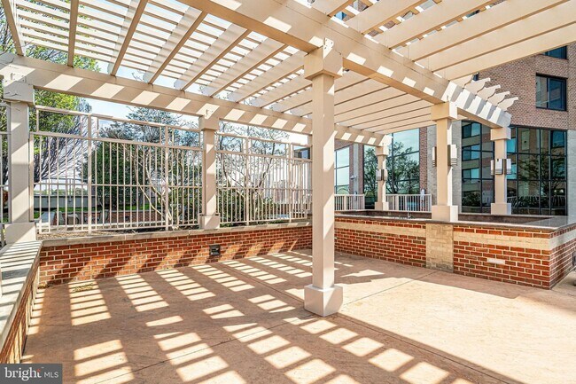 Grill Area on Pool Deck - 2451 Midtown Ave