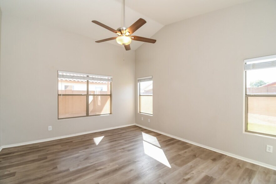 Building Photo - 9909 E Onza Ave