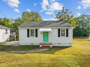 Building Photo - Available Early August! - Charming 2-Bedro...