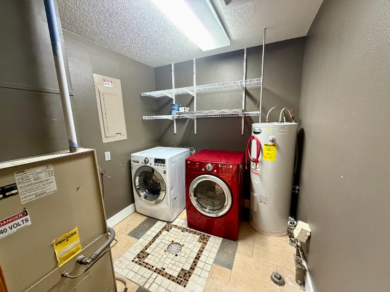 Building Photo - 401 3rd St