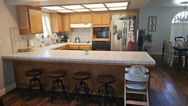 Building Photo - North West Bakersfield Home