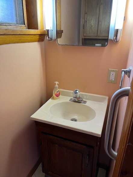 Building Photo - 240 High St