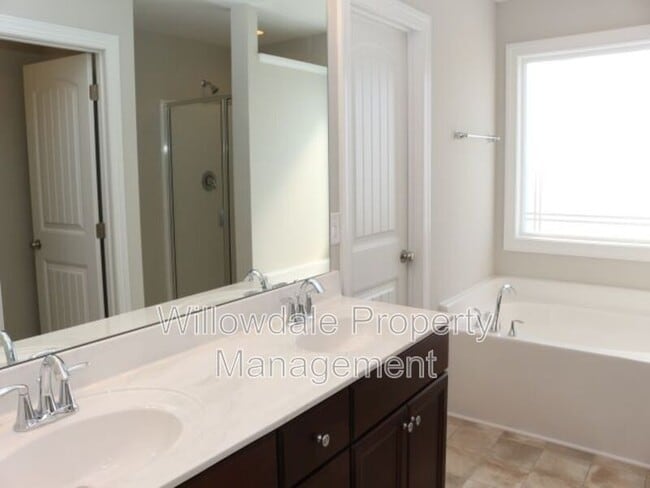 Building Photo - 1121 Matisse Dr