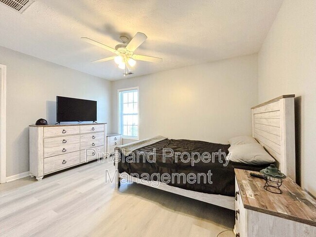 Building Photo - 341 Kingdom Estate Dr