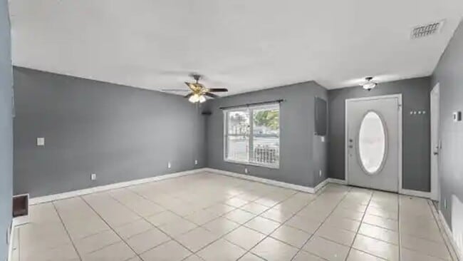 Building Photo - Davenport 3 Bedroom 2 Bathroom Corner Lot!!!