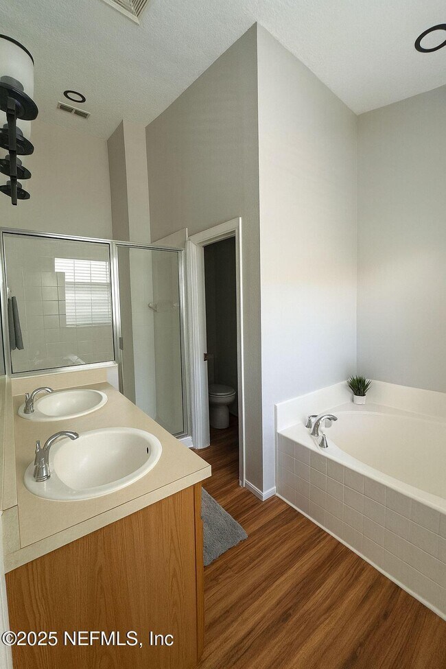 Building Photo - 8037 Welbeck Ln
