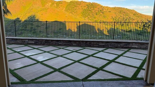 Building Photo - 28622 High Ridge Dr