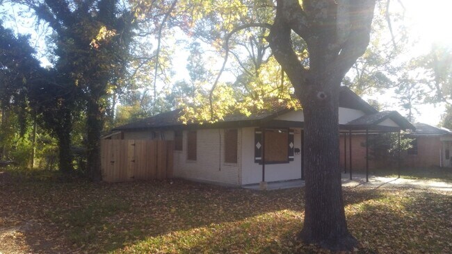 Building Photo - 836 Huntington Ln