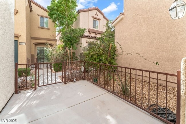 Building Photo - 8941 Glass Gallery Ct