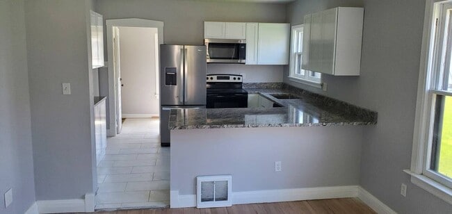 Building Photo - 1959 Hitchcock Ave