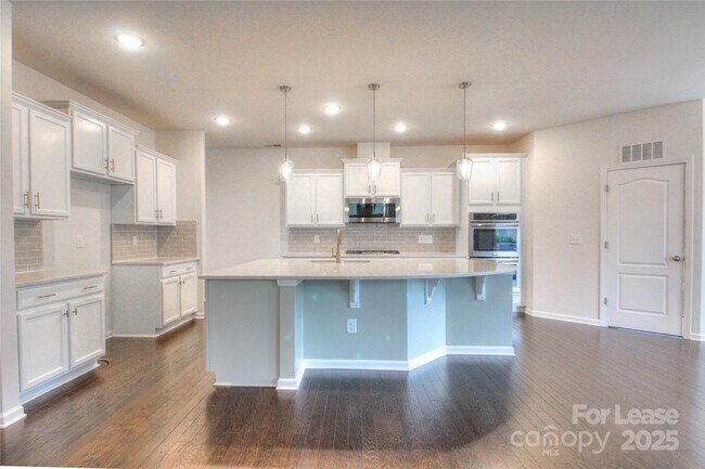 Building Photo - 3007 Silverwood Dr