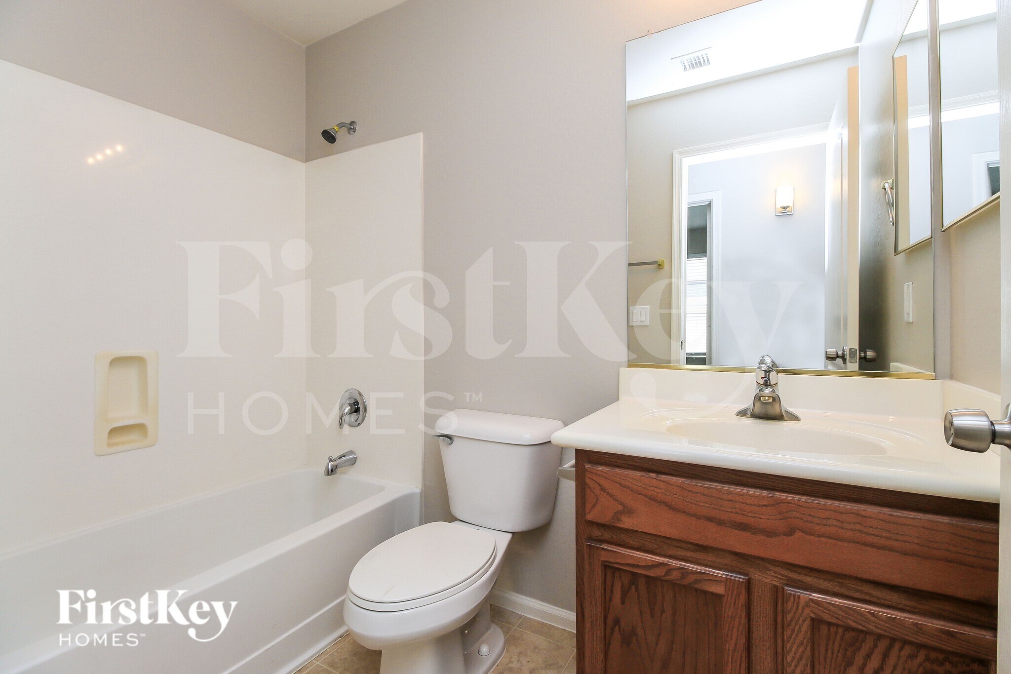 Building Photo - 1742 E Leslie Ave