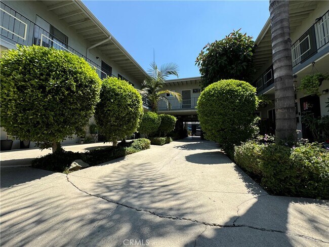 Building Photo - 7745 Laurel Canyon Blvd