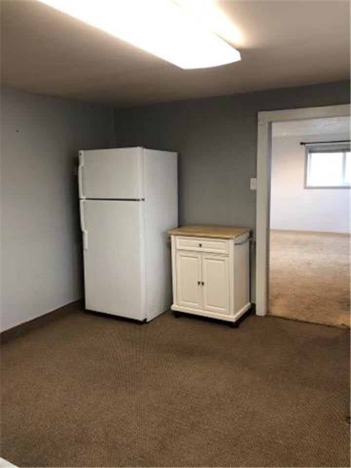 Kitchen - 4469 Orchard Ave