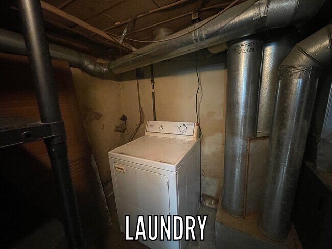 Building Photo - 609 Sager St