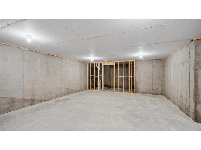 Building Photo - 2133 Westpointe Dr