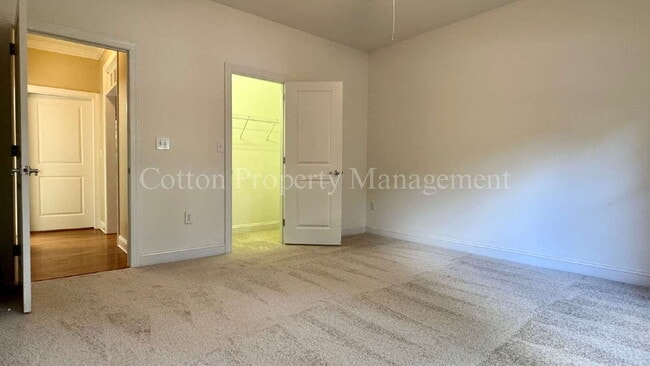 Building Photo - 8854 Plantation Landing Dr