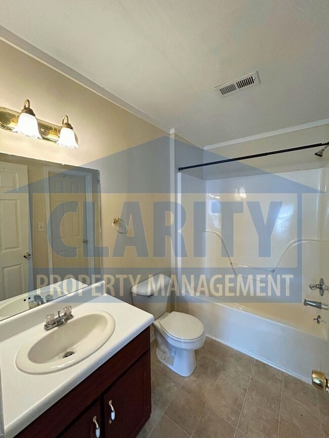 Building Photo - 3-bedroom home w/ single car garage!