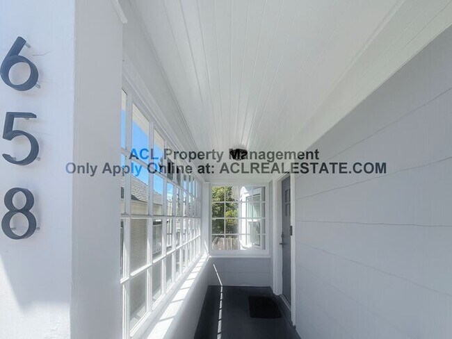 Primary Photo - North Oakland Beauty – Modern Comfort Meet...