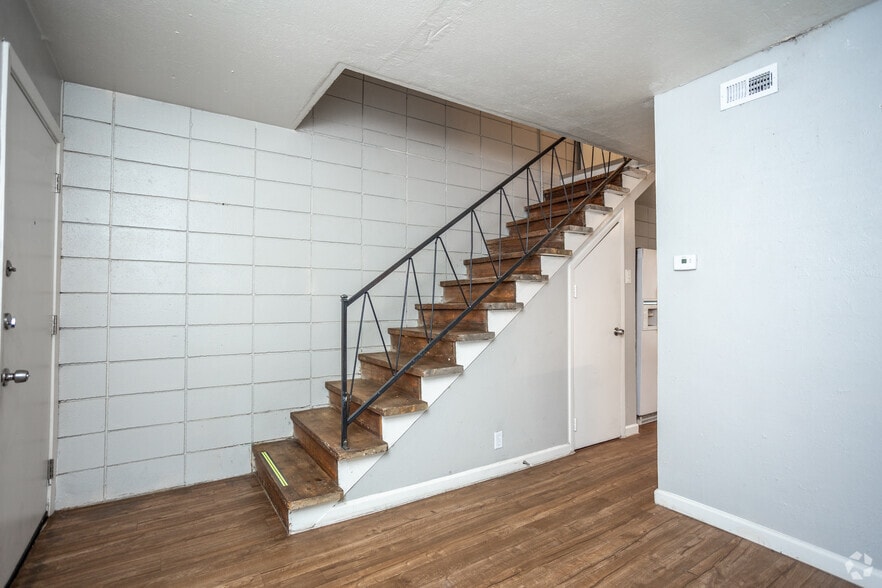 2BR, 1BA - Living Area - San Benito