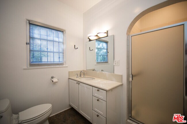 Building Photo - 1117 Longwood Pl