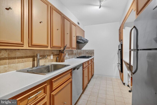 Building Photo - 2700 Virginia Ave NW