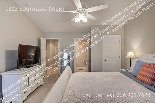 Building Photo - 1202 Southlake Ct