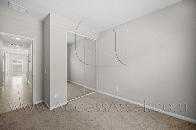 Building Photo - Partially furnished 4 Bed/2 Bath Plus a Bo...