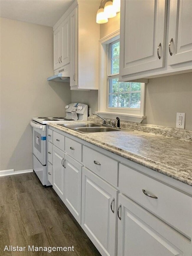 Building Photo - 2 br, 1 bath House - 201 Bates Circle