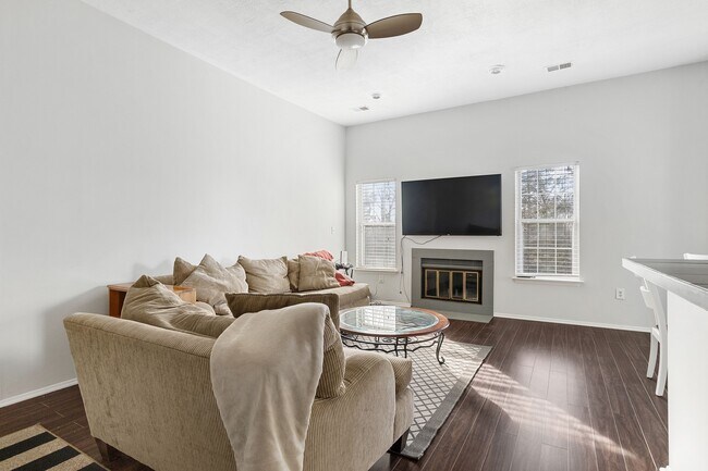Building Photo - 5033 Beech Ct