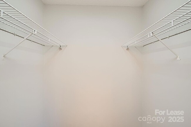 Building Photo - 7201 Canyon Dr