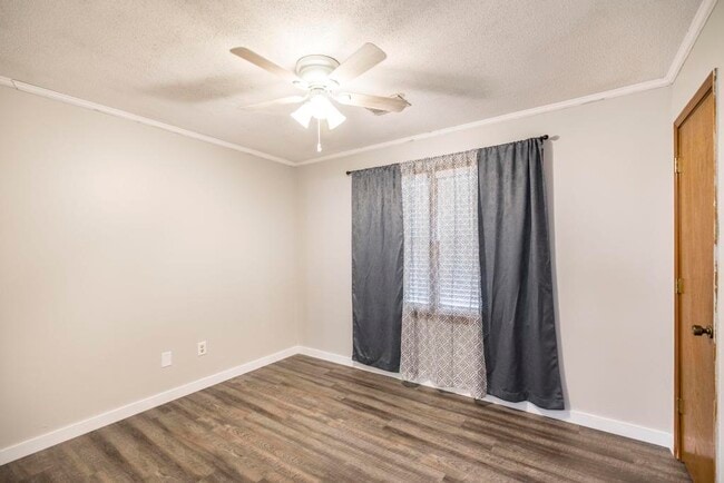 Building Photo - 609 Forest Lake Dr