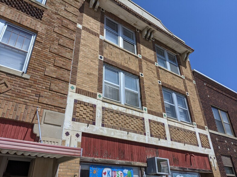 Primary Photo - 235 Main St
