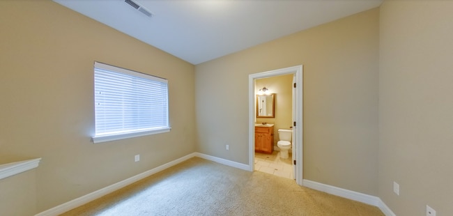 Building Photo - 2126 Little Kitten Ave