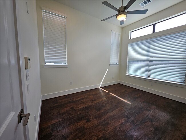 Building Photo - 2401 Crawford St