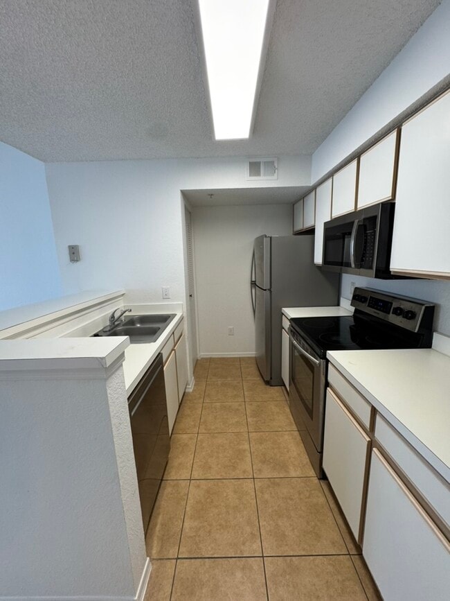 Building Photo - 2218 Grand Cayman Ct