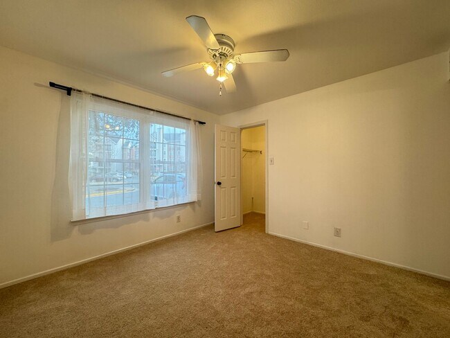 Building Photo - Bright And Cozy 2 Bed 2 Bath Condo In Vibrant Pointe At Park Center