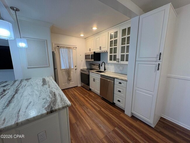 Building Photo - 2100 W Beach Dr